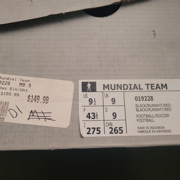 Sz 9.5 men's Nemisis Adidas Soccer Shoes - Picture 3 of 3